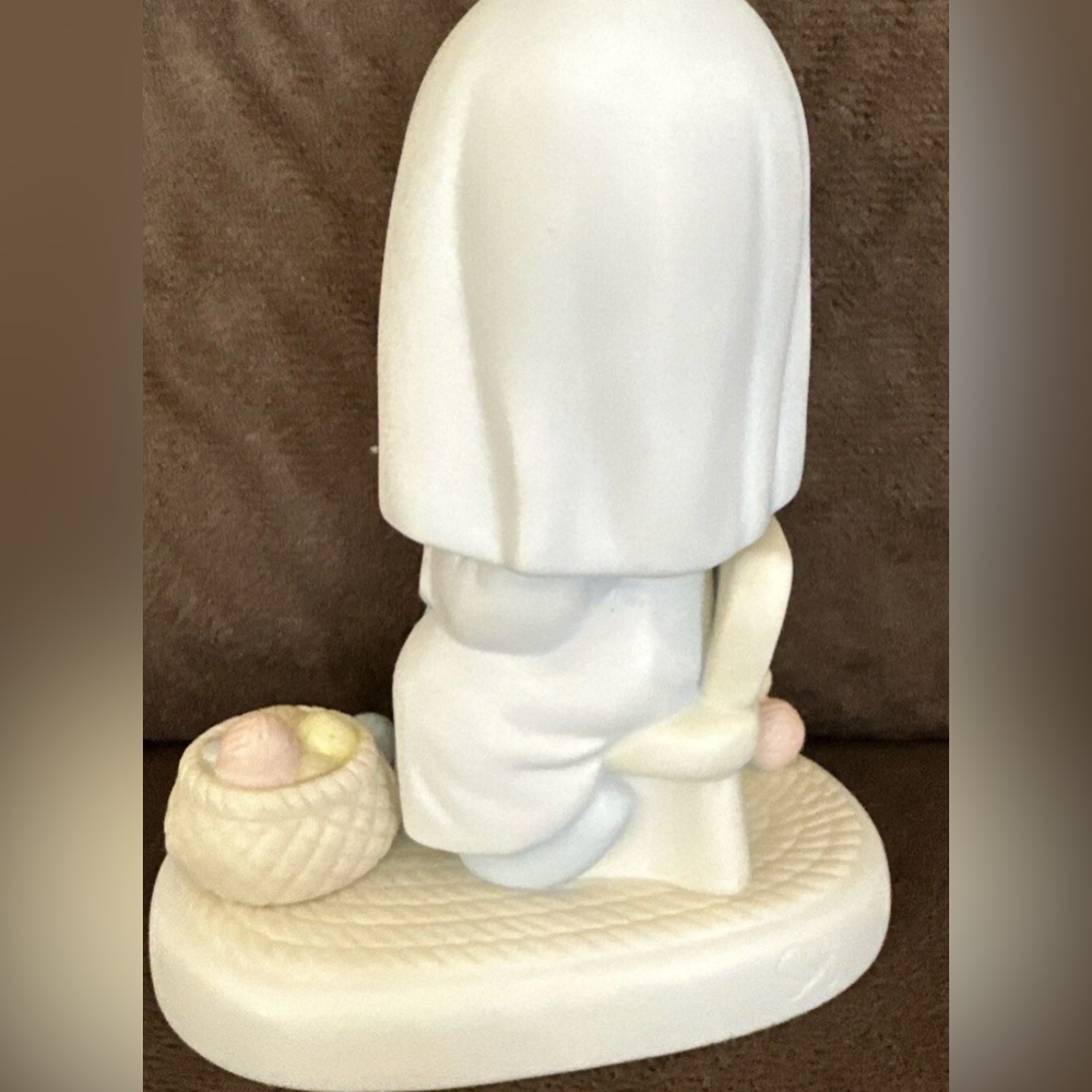 Precious Moments White and Pastel Knitting Figurine - Picture 3 of 6